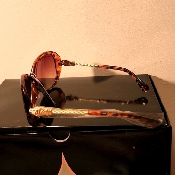 Fashion Sunglassed - Picture 14 of 15